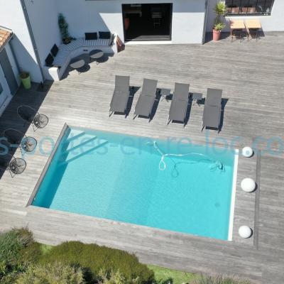 La maison et la piscine - The house and the swimming pool