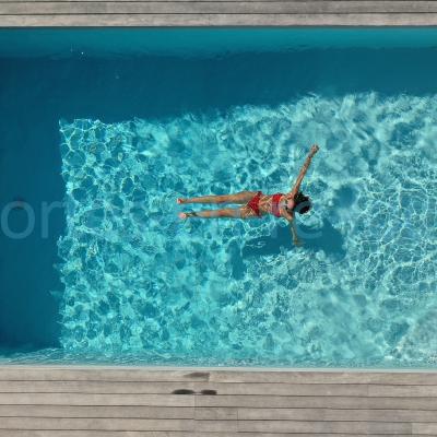 La piscine - The swimming pool